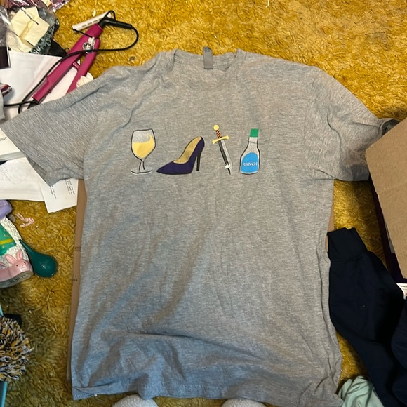 Graphic T-shirt - Picture 1 of 3